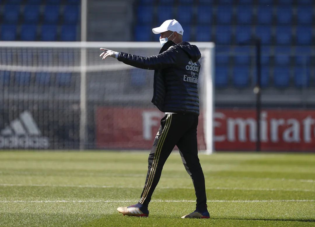 28圈官网关于上海海港训练开放日，今晚迎来里程碑引欢呼，西甲在即，轮换策略成焦点的信息